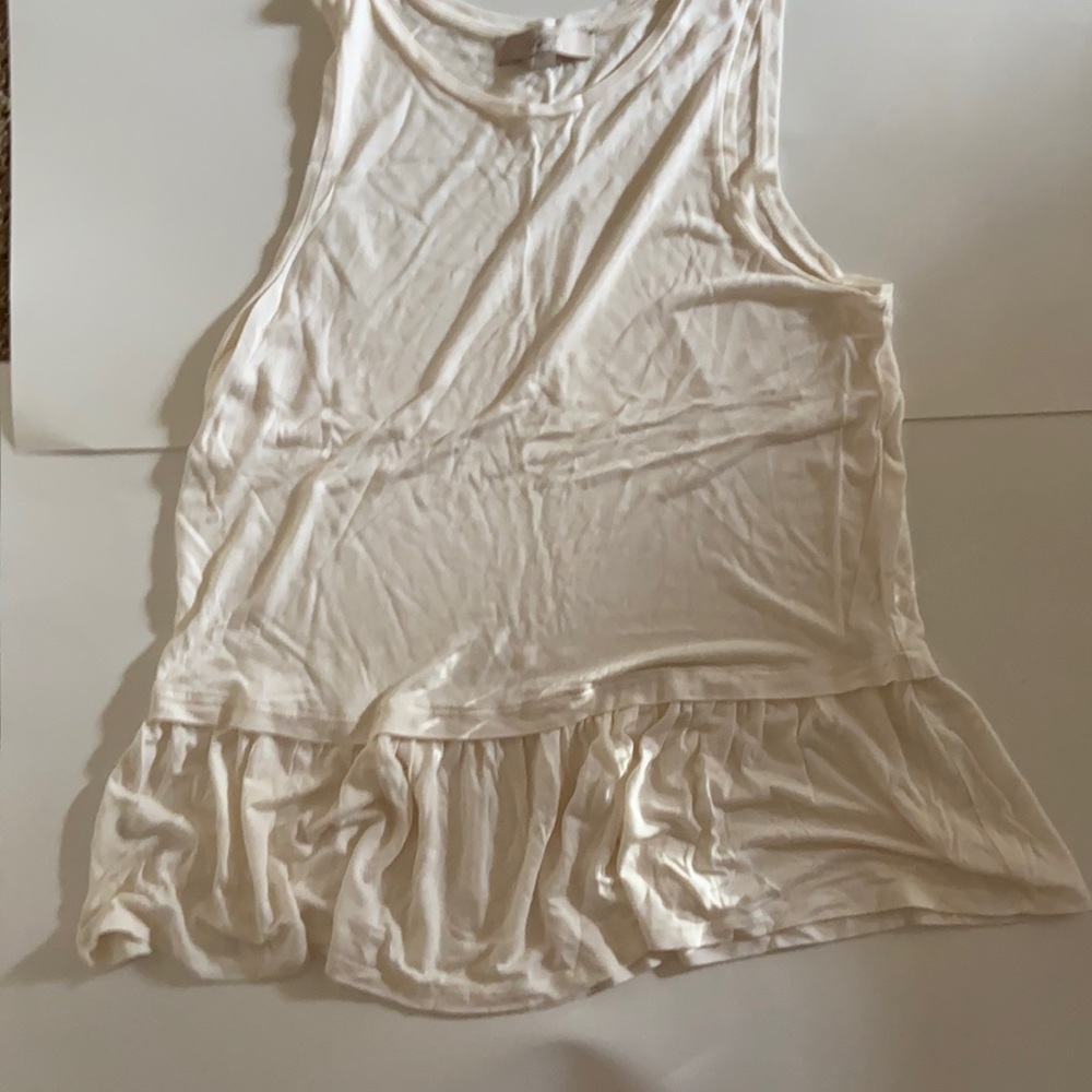 Cute white loft top.